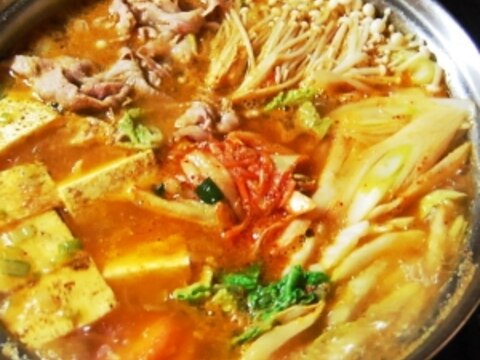 ネギ・生姜・胡麻たっぷり！絶品スープのキムチ鍋